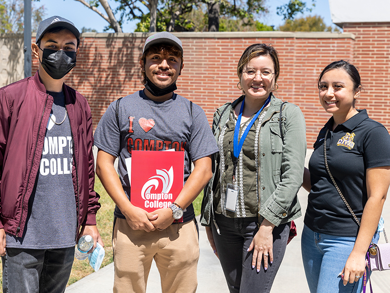 group of 4 students wearing masks